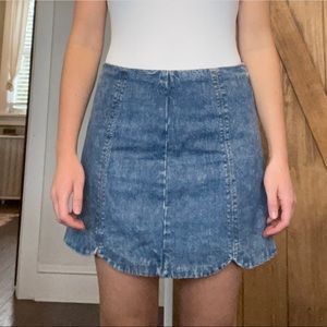 Jean skirt with scalloped edges